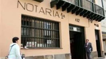 La investigación se inició en  la Notaría Primera del Distrito de Bogotá donde se conocieron algunas denuncias por posibles trámites irregulares de registros civiles.       Unos 100 notarios […]