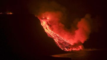 La lava del Volcán La Palma  ha cubierto  891,9 hectáreas, afectado o destruyendo hasta el momento 2.270 edificaciones e infraestructuras.     EFE El aumento  volcánico coincide con una mayor sismicidad detectada […]