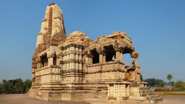 Templo de Dulhadeo (Dulhadev), en Khajuraho.   Jorge Noriega Santos A partir de los Vedas un grupo de místicos en el siglo VI a.C., desarrolló los Upanishad, influenciados por dos […]