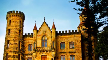 Castillo de Marroquín      Hernán Alejandro Olano García Recostado sobre la cordillera del altiplano, está el símbolo de las construcciones que nunca tuvimos aquí, pero que a través de […]