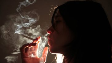 Fumadores, cada día menos.    ONU Noticias.    El consumo de tabaco a nivel mundial sigue disminuyendo y pasó de 1320 millones de fumadores en 2015 a los 1300 millones actuales, […]