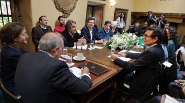  Alejandro Gaviria, Jorge Robledo, Carlos Amaya, Juan Fernando Cristo, Sergio Fajardo, y Juan Manuel Galán son los precandidatos. Asistieron Ingrid Betancur, Humberto de la Calle, Angelica Lozano, Carlos Fernando Galán, […]