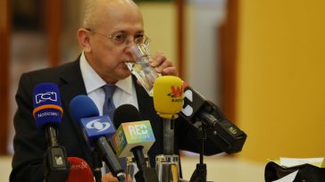 Eduardo Montealegre    Eduardo Montealegre Lynnet, anunció que  denunciará al precandidato presidencial Óscar Iván Zuluaga, luego que el político  lo acusara de hacerle insinuaciones para «engavetar» la investigación por el denominado ‘caso […]