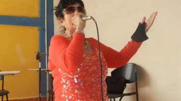 Canta con el alma y el corazón     Texto y fotos Lázaro David Najarro Pujol A  Eneida Sosa, en las tertulias de poemas de amor y canciones románticas de […]