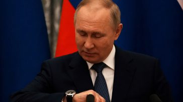 El presidente ruso , Vladimir Putin no puede volver atrás, pues no desembocar en una solución tangible para sus reivindicaciones le costaría un alto precio político nacional e internacionalmente. El reloj […]