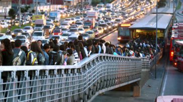 Transmilenio en Bogotá es la violación de los derechos humanos.     Claudio Ochoa Transmilenio de Bogotá, Metroplús de Medellín, Transmetro de Barranquilla, Mío de Cali y Metrolínea de Bucaramanga son […]