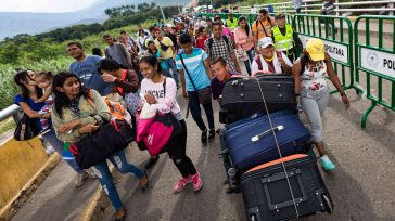 A diario llegan centenares de venezolanos a Colombia   Colombia ha regularizado a más de 296.000 venezolanos, un año después de que entrara en vigor el Estatuto Temporal de Protección. […]