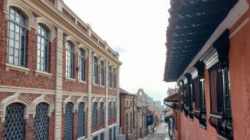 La Candelaria es el sector histórico de Colombia, donde empezó a forjarse la República. Historia, calles y gente testigos. 