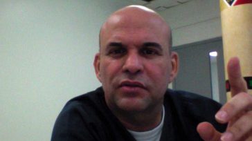 Salvatore Mancuso, exjefe paramilitar   Mancuso expresó que el ministro Sabas Pretelt de la Vega, llegó ante nosotros para que:   «volviéramos a ayudarle en la elección de Uribe, era para la reelección […]