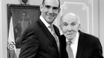 Jorge Mario Eastman y su hijo el embajador de Colombia Jorge Mario Eastman Jr.      Jorge Emilio Sierra Montoya  En nuestra juventud, muchos creíamos que Jorge Mario Eastman iba a ser, tarde […]