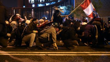 La gente protesta en las calles de Lima.     El presidente de Perú, Pedro Castillo, levantó esta tarde el toque de queda que había decretado hasta la medianoche de este […]