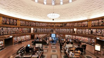 Libros y más libros.     José Vanegas Mejía Las librerías que realmente merecen ese nombre destinan una sección –casi escondida– a la exhibición y venta de libros que en […]