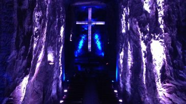 Catedral de Sal en Zipaquirá          Llamado hizo el gobernador departamental, Nicolás García Bustos, para que colombianos y extranjeros seleccionen en esta semana mayor,  para visitar a […]