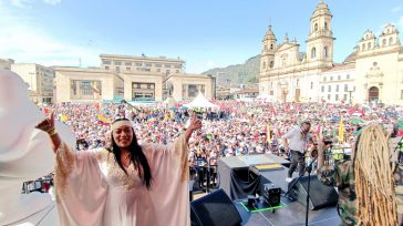 Plaza de Bolívar de Bogotá durante el cierre de campaña de Gustavo Petro         Lo que faltaba en las elecciones de Colombia: Un francotirador apunta a la […]