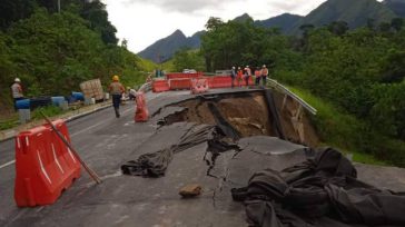 Estado de la carretera en Santander recién estrenada    Hace trece días el presidente Iván Duque inauguró una mega carretera en Santander. Hace dos días parte de esa carretera literalmente […]