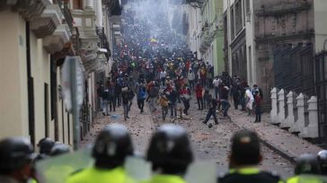 Protestas en Ecuador       Guillermo Romero Salamanca «Sigo con preocupación lo que ocurre en Ecuador. Estoy cerca de ese pueblo y animo a todas las partes a abandonar […]