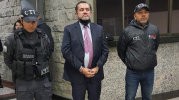 Mario Castaño, señalado de dirigir una organización  dedicada a la corrupción a través de un cartel de la contratación.      Congresistas, funcionarios legislativos y del alto gobierno, harían parte […]