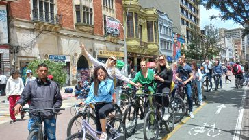 Turistas anglosajones y su respectivo guía se desplazan en bicicleta por el centro de Bogotá. Foto Primicia Diario.       Víctor Hugo Lucero Montenegro Increíble pero cierto: En la […]