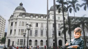 A los cinco años, un niño vendiendo dulces en el Palacio de Justicia de Cali, alcanzo la cúspide de la justicia en Colombia.        Víctor Hugo Lucero Montenegro […]