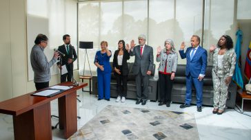 El presidente Gustavo Petro, posesionó a un grupo de ministros del Gobierno Nacional.. Los posesionados son: Ministra de Trabajo: Gloria Inés Ramírez, Ministra de Minas y Energía, Irene Vélez Torres, Ministro de Comercio, […]