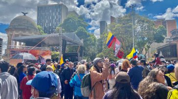 Un día de fiesta se vivió en Bogotá con el inició del Gobierno del presidente Gustavo Petro.      Fotos María E. Avendaño   7 de agosto un día histórico para […]