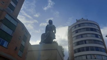 La estatua de Policarpa Salavarrieta Ríos más conocida como La Pola en el eje ambiental de Bogotá fue victima del vandalismo. La heroína neogranadina que espió para las fuerzas independentistas […]