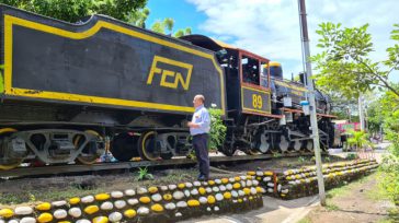 Nuestro enviado especial Gerney Ríos mira con melancolía las máquinas del tren que movilizaban la carga por Colombia. Hoy son adornos en diferentes poblados del país.      Gerney Ríos […]