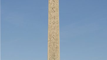 El obelisco de Luxor  erigido en la Plaza de la Concordia , París.    Hernán Alejandro Olano García  Un obelisco u óbelo es un monumento pétreo con forma de pilar, de […]