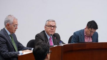 Ante el ministro de Justicia y del Derecho, Néstor Iván Osuna Patiño, tomó posesión como viceministro de Política Criminal y Justicia Restaurativa el abogado, catedrático e investigador Camilo Eduardo Umaña […]