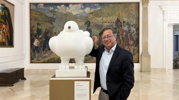 El presidente Gustavo Petro Urrego, con el símbolo de la Paloma de la Paz en Colombia.      Víctor Hugo Lucero Montenegro  Regresó la emblemática escultura del  La paloma de la paz a la […]