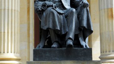 Escultura de Miguel Antonio Caro en la Academia Colombiana de la Lengua.    Gerney Ríos González «Creo que vale más el evangelio, que cuantos libros antes y después de él […]