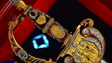 La espada de Bolívar para actos especiales de  1825, tiene diamantes, oro y las iniciales de Bolívar (La espada diplomática)       Hernán Alejandro Olano García Han llegado a mi […]