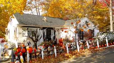 Halloween o Hallowe «víspera de Todos los Santos»,conocido como Noche de Brujas, Víspera de Difuntos. La fiesta de Halloween en Colombia viene acompañada de disfraces de monstruos, fantasmas, zombis y brujas. Los niños suelen salir a […]