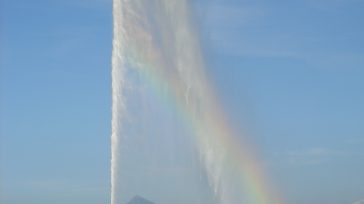 Lago Lemán, con  una fuente que es un gran chorro de agua que sube hasta los 140 metros a una velocidad de 240 km por hora,     Mauricio Salgado […]