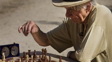 Desde que se inventó el examen de inteligencia hace más de 100 años, nuestros puntajes de cociente intelectual (CI) han aumentado constantemente. Incluso la persona promedio de hoy en día […]