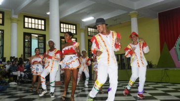 Cuba demuestra desde Camagüey la solidez y arraigo de los bailes campesinos, populares, contemporáneos y tradicionales.       Texto y fotos Lázaro David Najarro Pujol   Con el protagonismo […]