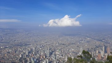 Bogotá, D.C.  Foto Primicia Diario       Gabriel Ortiz La capital colombiana, va de mal en peor, por culpa de sus habitantes, sus gobernantes, sus visitantes, sus acusadores, sus […]