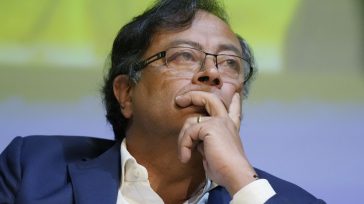 Gustavo Petro Urrego, el Personaje del Año en Colombia 2022   Primicia Diario Gustavo Francisco Petro Urrego ​ es un político economista, administrador público, especialista en Medio Ambiente y Desarrollo […]