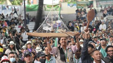 Campesinos y sus símbolos de trabajo   El Presidente Gustavo Petro anunció en la Convención Campesina que su Gobierno se apresta a iniciar, en las próximas semanas, una reforma agraria, […]