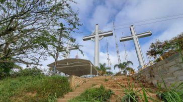 Las Tres Cruces. Cali Colombia. Foto Primicia Diario         Textos y fotografías Víctor Hugo Lucero Montenegro Santiago de Cali Subir al cerro de las Tres Cruces en […]