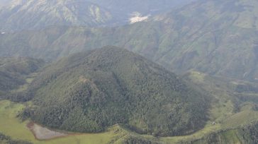 Volcán Machín   Gerney Ríos González El dormido volcán Machín cercano a Cajamarca Tolima y de gran influencia en una amplia zona comarcana de otros departamentos limítrofes, es una latente […]