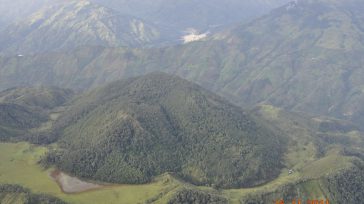 Cerro Machín     El Servicio Geológico Colombiano informó que  se ha venido registrando un aumento en la actividad sísmica asociada a fracturamiento de roca dentro del edificio volcánico, de la cual […]
