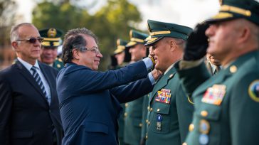 Nuevos generales de Colombia.   Javier Sánchez «La soberanía nacional defendida estratégicamente, una Fuerza Pública respetuosa, profundamente, del Estado social de derecho y de los derechos humanos de las gentes […]