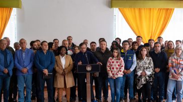 El Gobierno Nacional en pleno atendiendo la problemática del suroccidente colombiano.        Javier Sánchez    Al concluir el Consejo Extraordinario de Ministros en el municipio de Ipiales (Nariño), […]