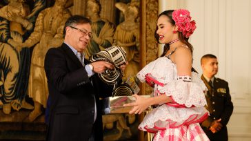 El presidente Petro y la reina del Carnaval  de Barranquilla Reina del Carnaval, Natalia de Castro González, dieron inicio a las fiestas desde la Casa de Nariño, donde el Gobierno se […]