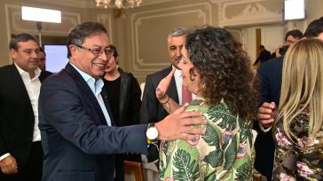 Saludo del Jefe de Estado, Gustavo Petro Urrego, a la próxima presidenta del Congreso, Angélica Lozano.    Javier Sánchez  El Partido Verde hizo presencia en la Casa de Nariño con […]