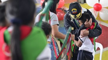 El presidente Petro abraza a un niño indígena del Cauca.  El presidente Gustavo Petro propuso , desde el resguardo indígena de Pueblo Nuevo, en Caldono, Cauca, que las redes comunitarias […]