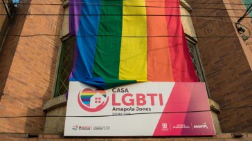 Amapola Jones es el nombre de una fallecida activista lesbiana, fundadora de la Mesa Local LGBTI de la localidad Rafael Uribe Uribe.  Rafael Camargo Las casas ya no serán conocidas […]