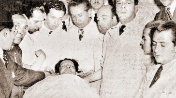 El cadáver de Jorge Eliecer Gaitán, con el grupo médico que intentó salvarle la vida    Sobre los autores intelectuales del asesinato de Gaitán, el sacerdote Germán Guzmán Campos  dice en […]