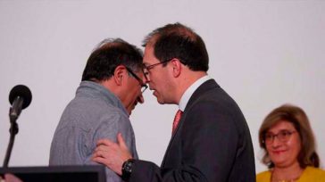 Un enfrentamientos sin precedentes se registra entre el presidente Gustavo Petro y el fiscal Francisco Barbosa.      Javier Sánchez  Por segunda vez Colombia escucha la palabra Entrampamiento para acusar […]